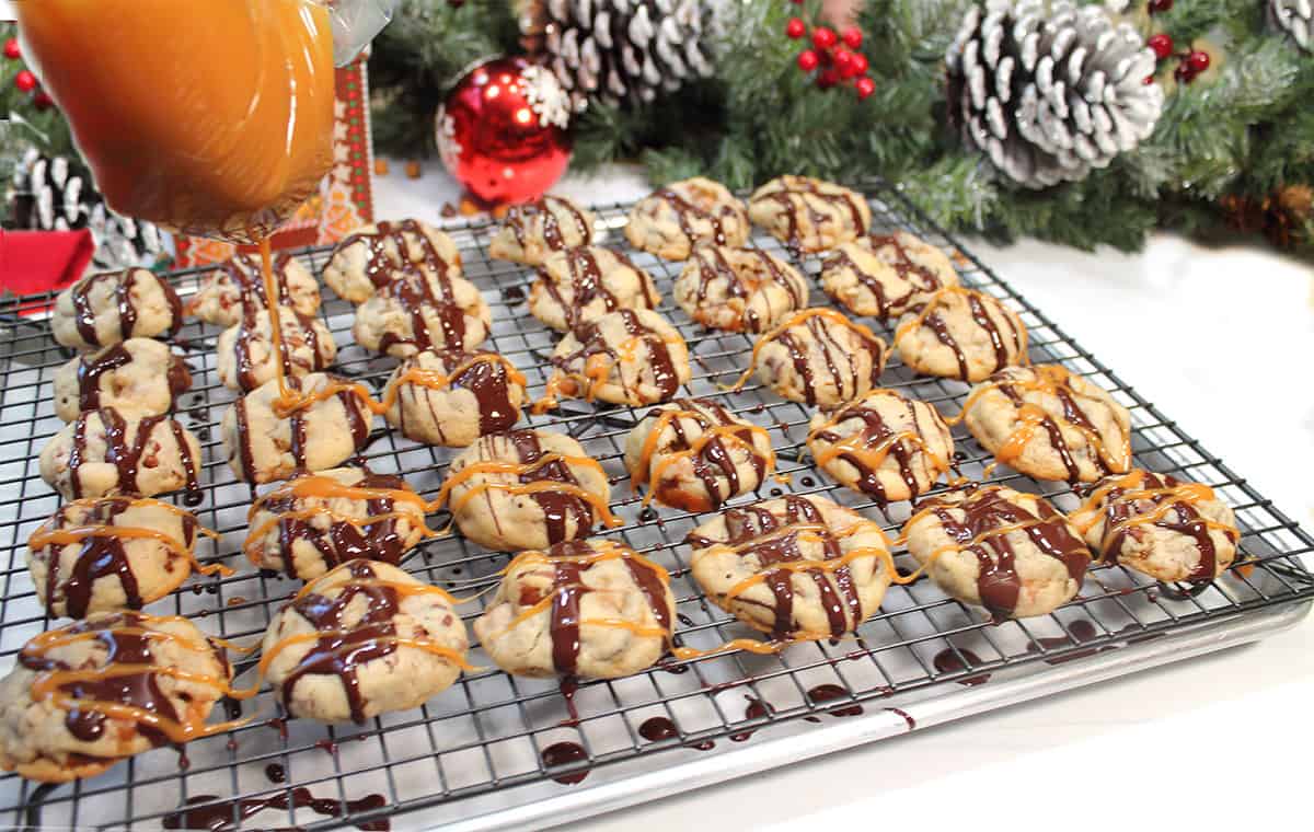 Drizzle caramel over cheesecake cookies.