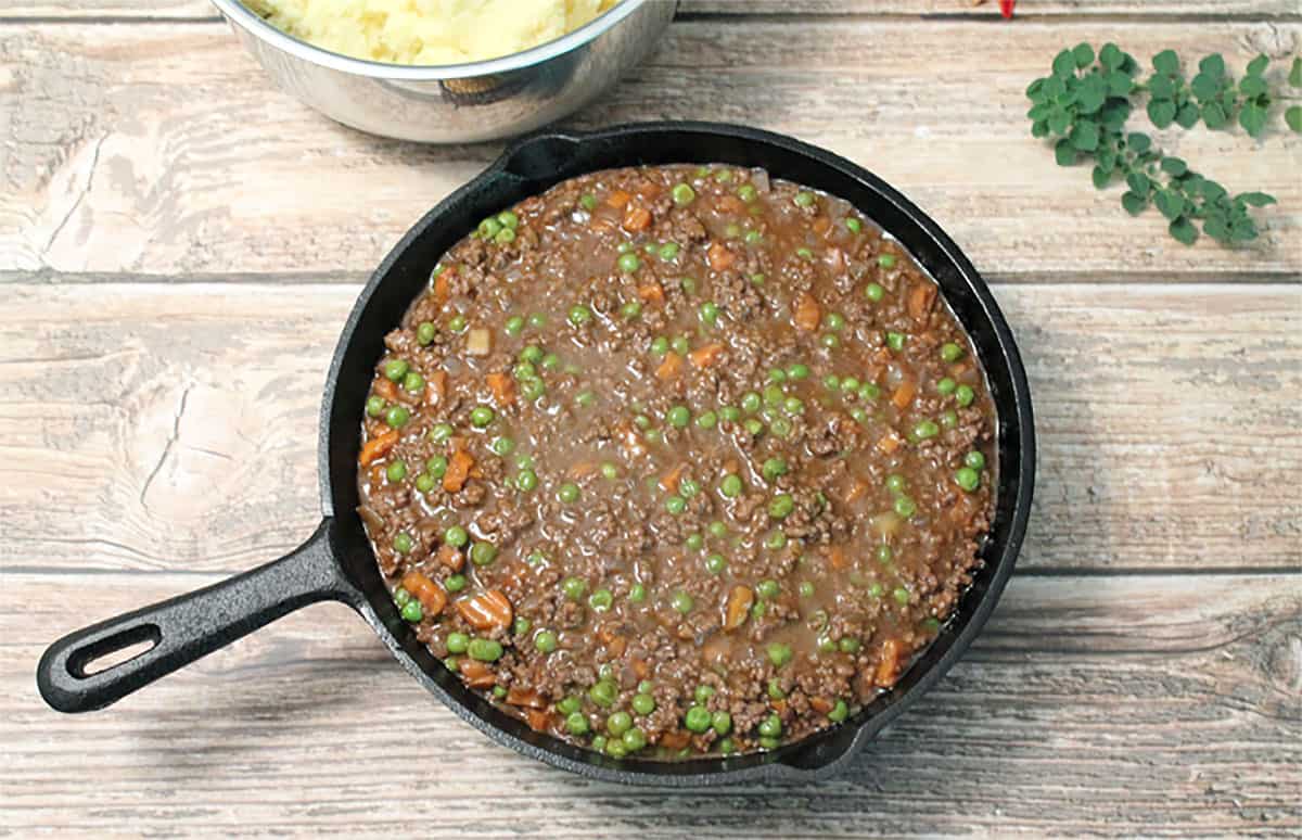 Showing thickness of gravy before next step.