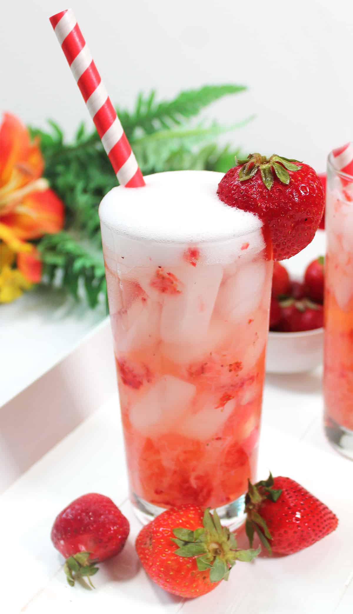 Sparkling strawberry drink with bubbles.