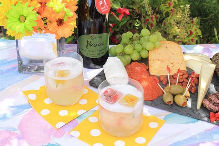 Lemon Sorbet Spritz picnic closeup wide