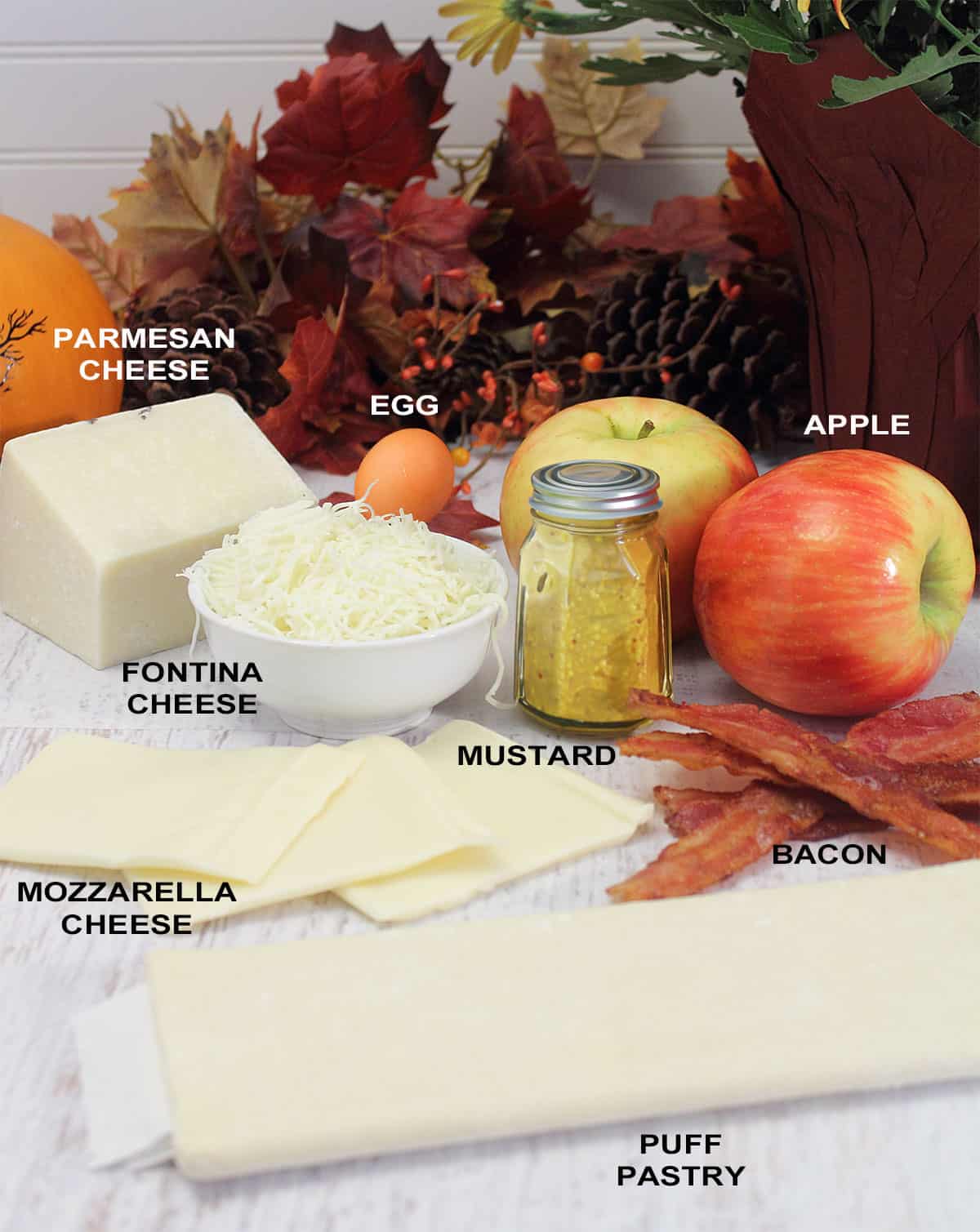 Cheesy Apple Bacon Bundles ingredients.