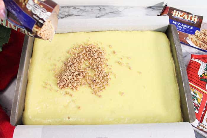 Creme Brulee Cheesecake Bars sprinkling on toffee