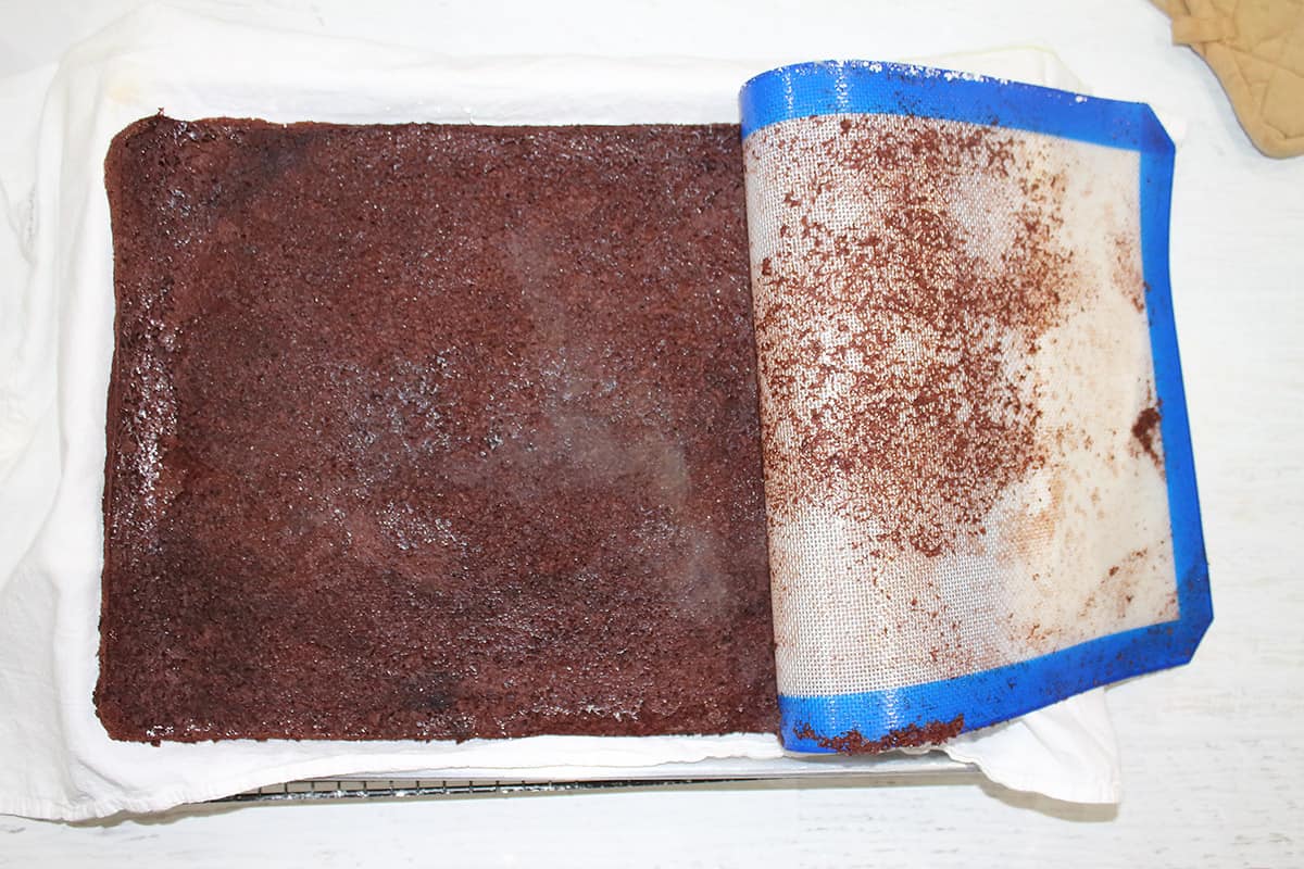 Removing silicone mat from top of cake.