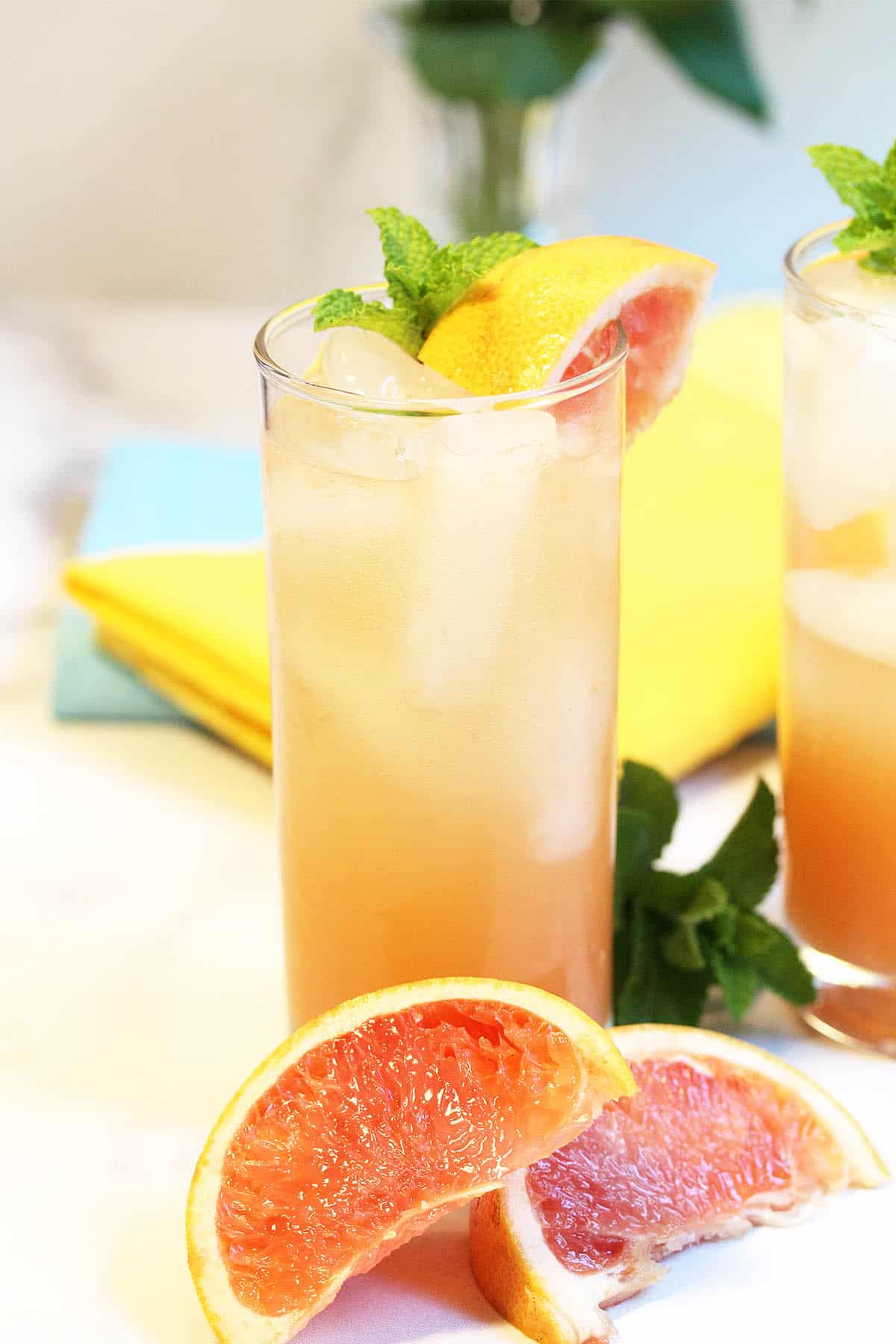 Single greyhound cocktail with garnish of grapefruit slice and mint leaves.