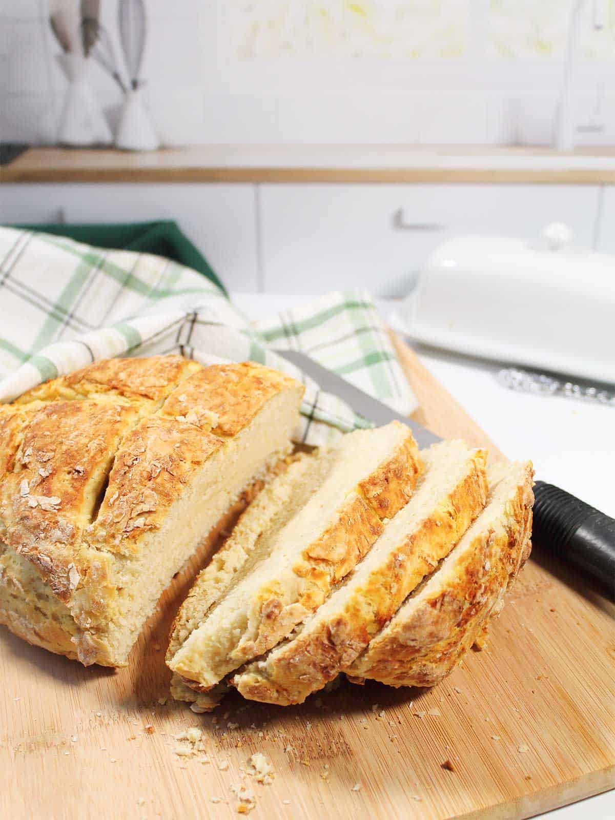 Sliced soda bread on cutting board.