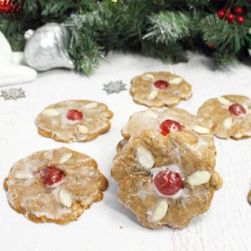 Decorated spice cookies scattered on table.