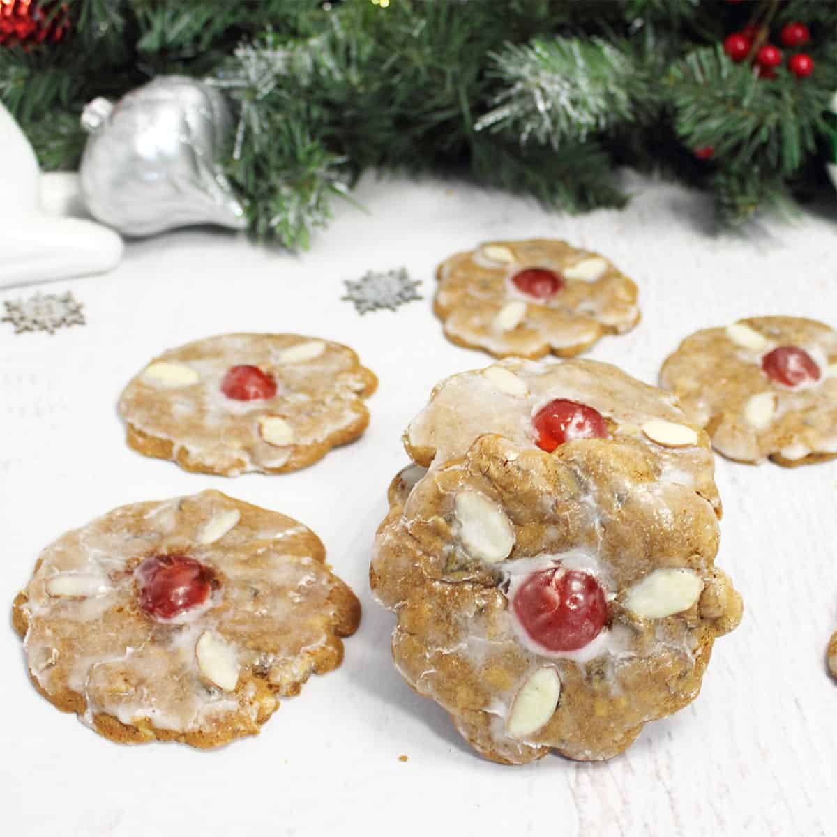 Decorated spice cookies scattered on table.