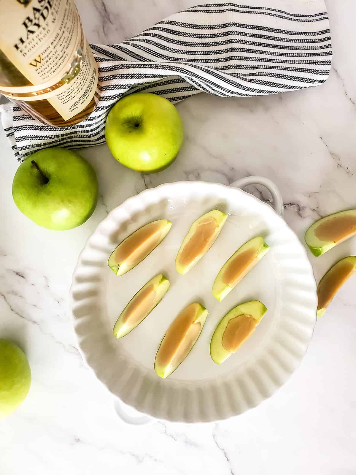 Overhead of caramel apple shote in pie dish.