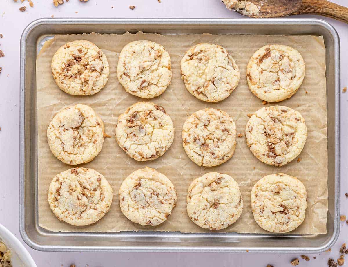 Baked cookies on baking sheet overhead.