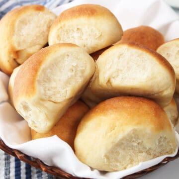 Air Fryer Dinner Rolls in basket closeup.
