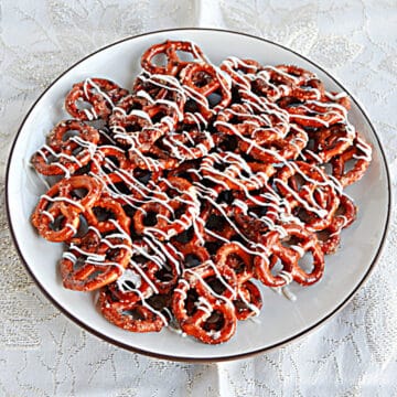 Cinnamon sugar pretzels plated.